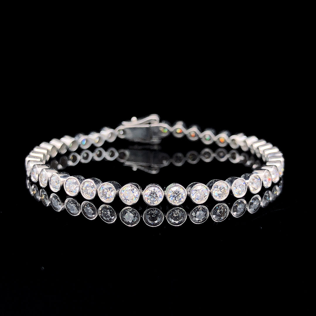 THE INVISIBLE-SET ROUND-CUT TENNIS BRACELET